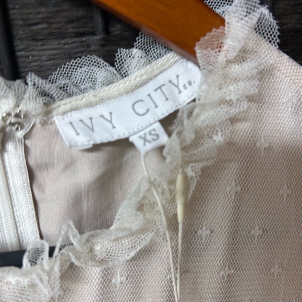 Ivy City Co. white Aline mesh overlay tired maxi dress size XS brand new - Picture 2 of 7